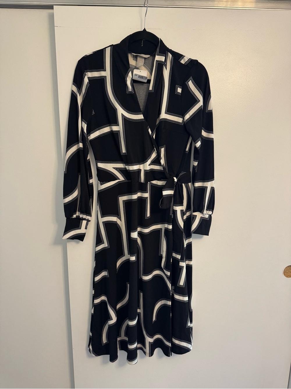 H&M Black and White Geometric Long Sleeve Wrap Dress